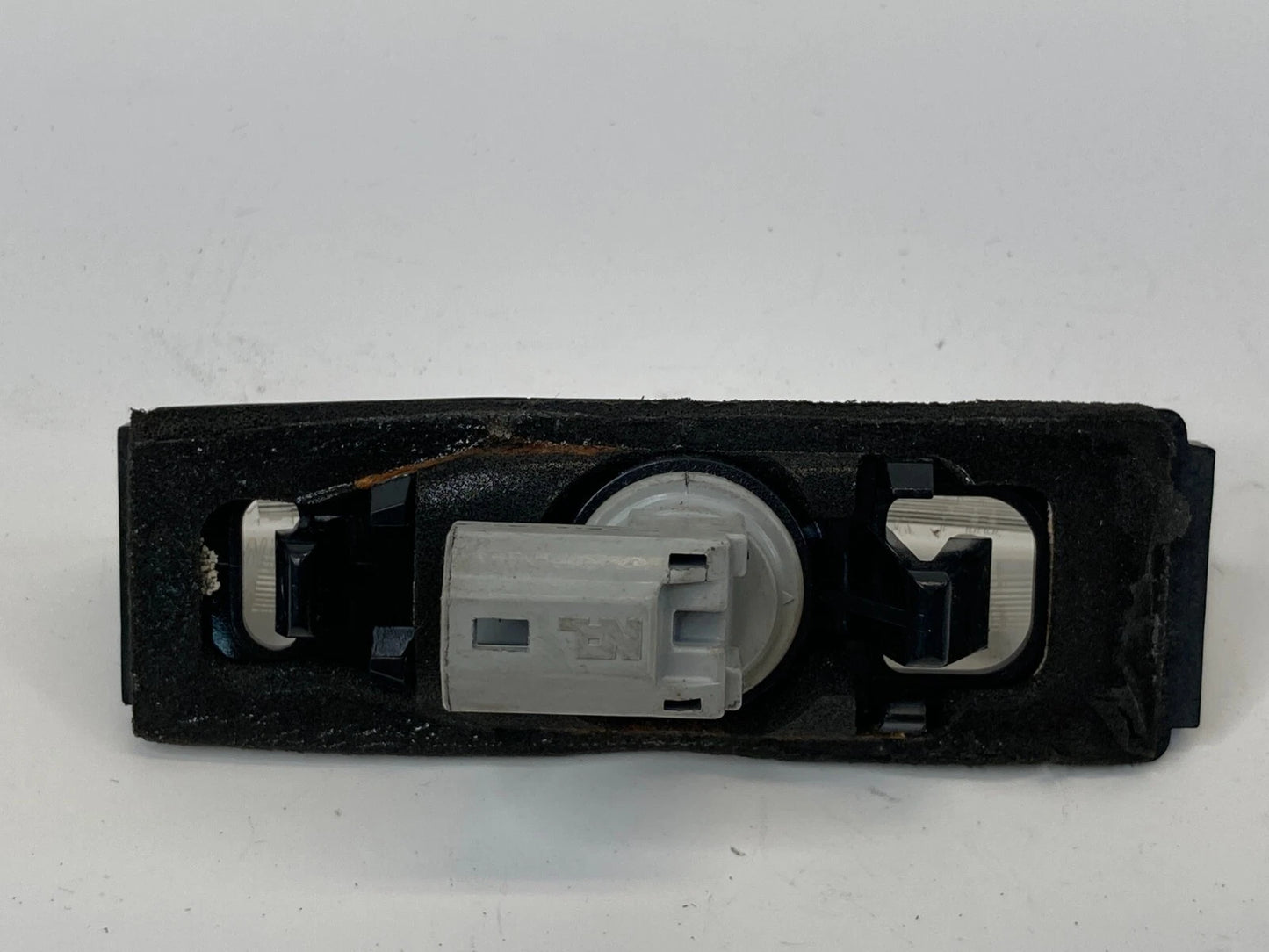 04 05 06 LEXUS RX330 98-05 GS300 REAR TRUNK LICENSE PLATE LIGHT LAMP TRIM PANEL