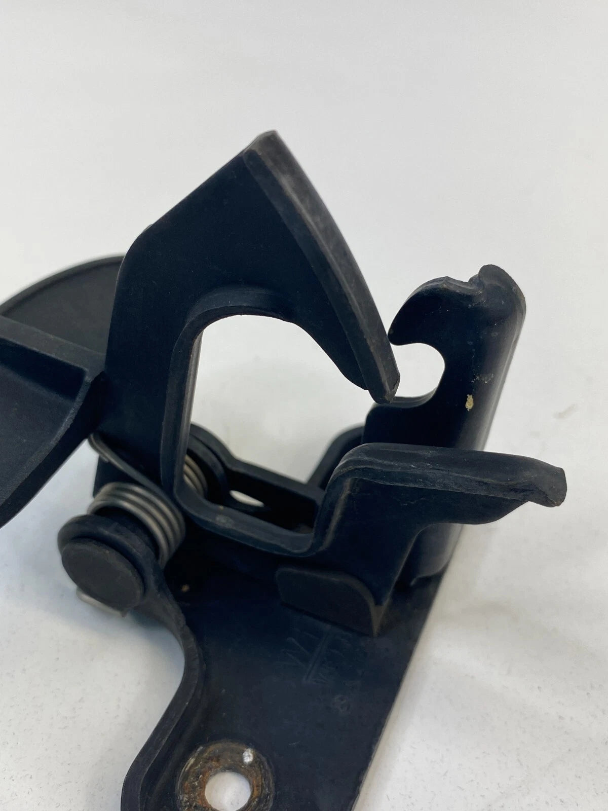 2006-2012 MERCEDES-BENZ R350 HOOD LOCK SAFETY CATCH RETAINING HOOK A2198800064