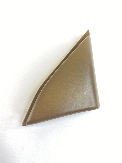 1999-2005 PONTIAC GRAND AM FRONT RIGHT INNER CORNER MIRROR COVER TRIM 22614768