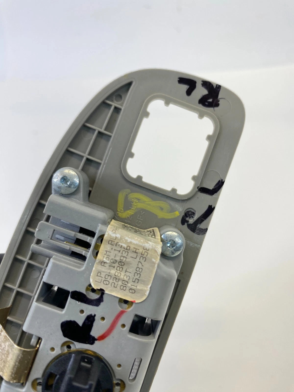 13-18 CADILLAC ATS REAR LEFT ROOF READING DOME LIGHT LAMP W/ COAT HOOK BEZEL OEM