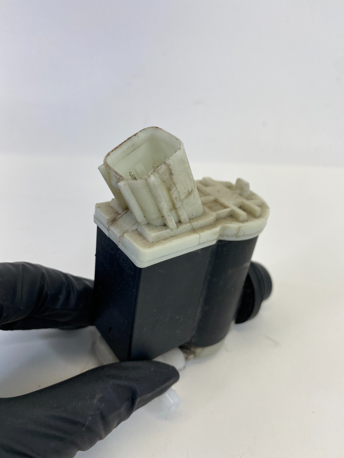 13-18 Hyundai Santa Fe Sport Windshield Wiper Fluid Washer Pump Motor 985104Z000