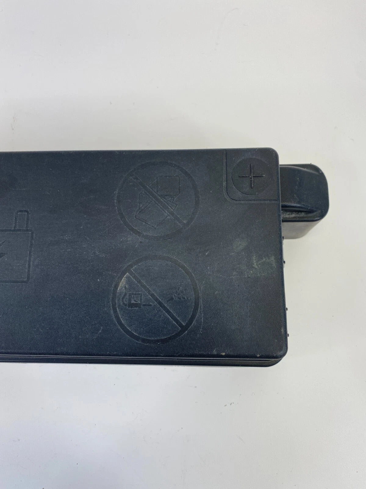 2012-2015 CHEVROLET CAPTIVA SPORT 2.4L AT ENGINE FUSE RELAY BOX LID CAP COVER
