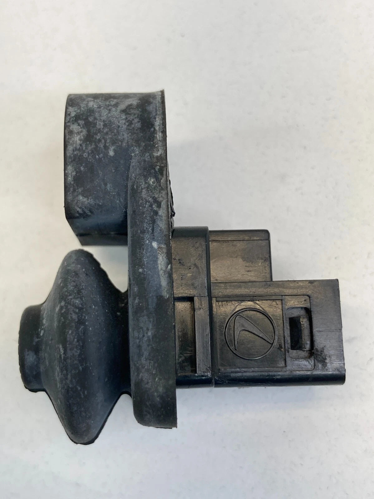 2000-2004 SUBARU OUTBACK FRONT RIGHT BACK DOOR AJAR JAMB LIGHT SWITCH SENSOR OEM
