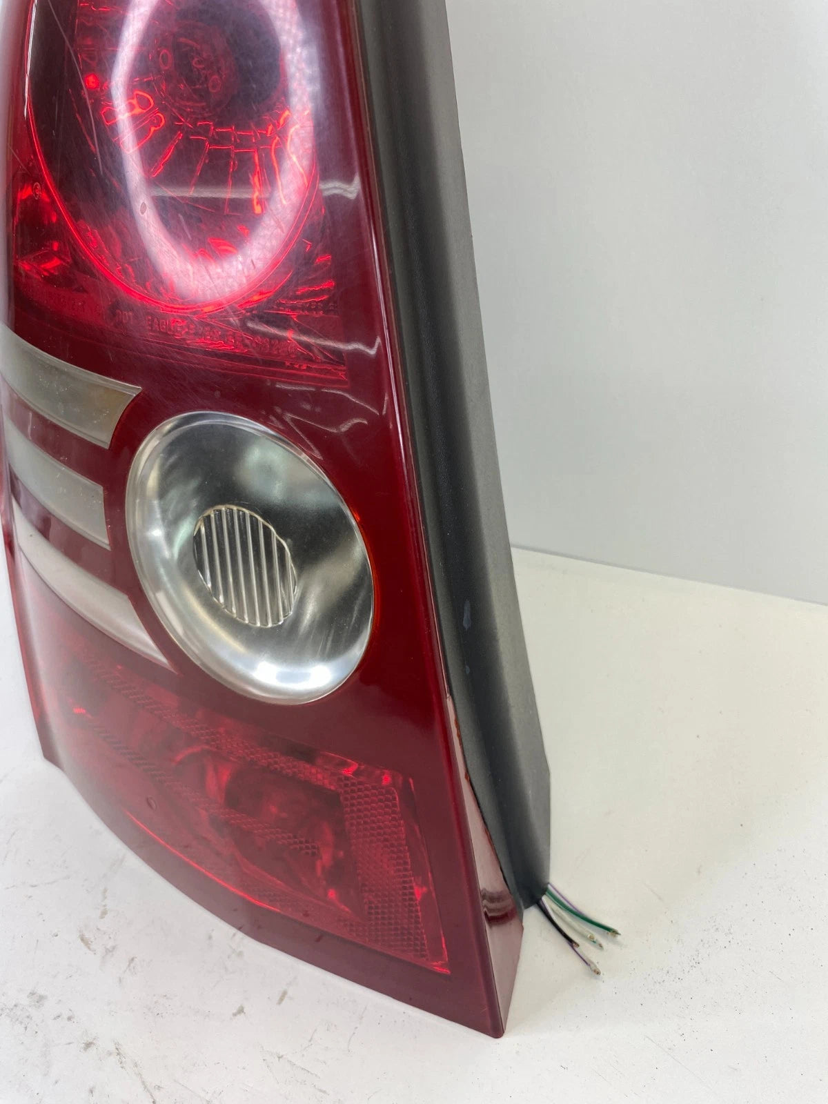 2008-2010 CHRYSLER 300 REAR LEFT DRIVER TAILLIGHT TAIL LAMP ASSY CS286-B000L OEM
