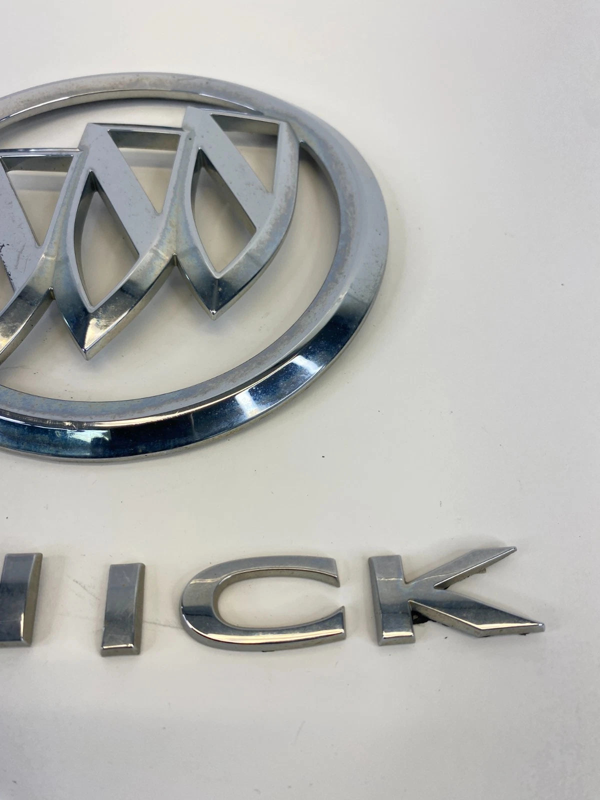 2008-2017 BUICK ENCLAVE REAR LID TRUNK HATCH LOGO BADGE EMBLEM OEM