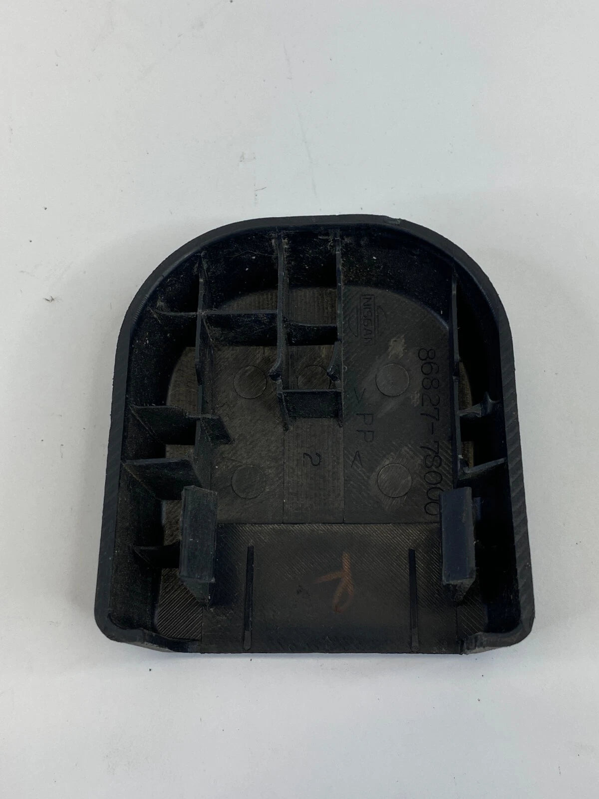 2004-2008 NISSAN MAXIMA FRONT RIGHT SEAT BELT RETRACTOR LOWER COVER 86827-7S000