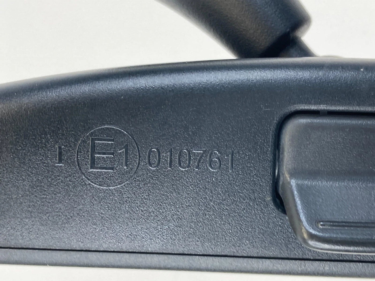 2006 VOLKSWAGEN GTI INSIDE REAR VIEW MIRROR MANUAL DIMMING OEM FACTORY E1010761