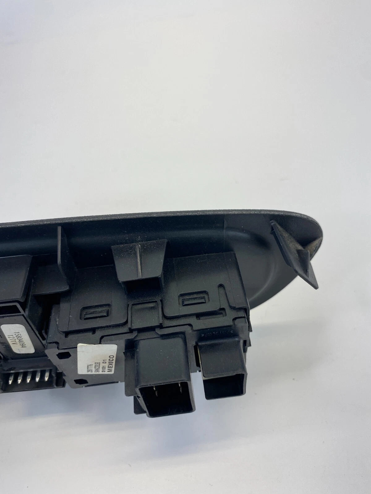 2009-2012 CHEVROLET TRAVERSE FRONT RIGHT PASSENGER WINDOW SWITCH BEZEL TRIM OEM
