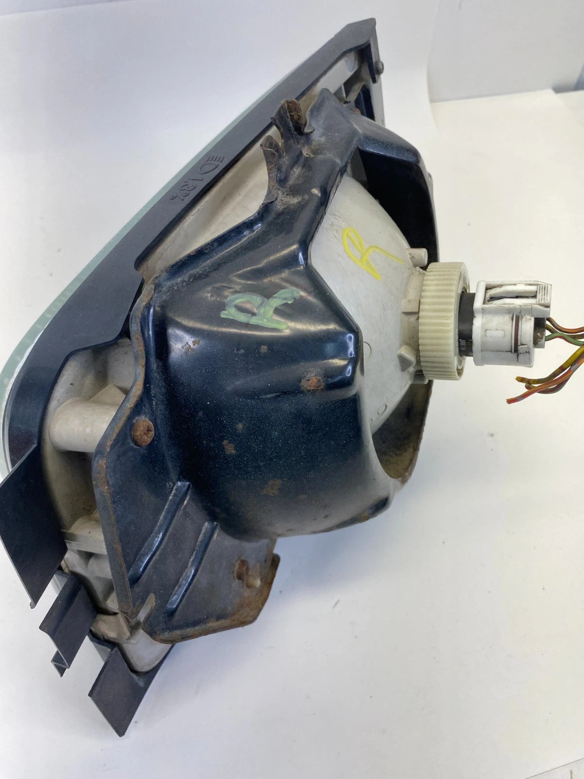 1998-2002 ISUZU TROOPER FRONT RIGHT PASSENGER SIDE HEADLIGHT ASSEMBLY OEM