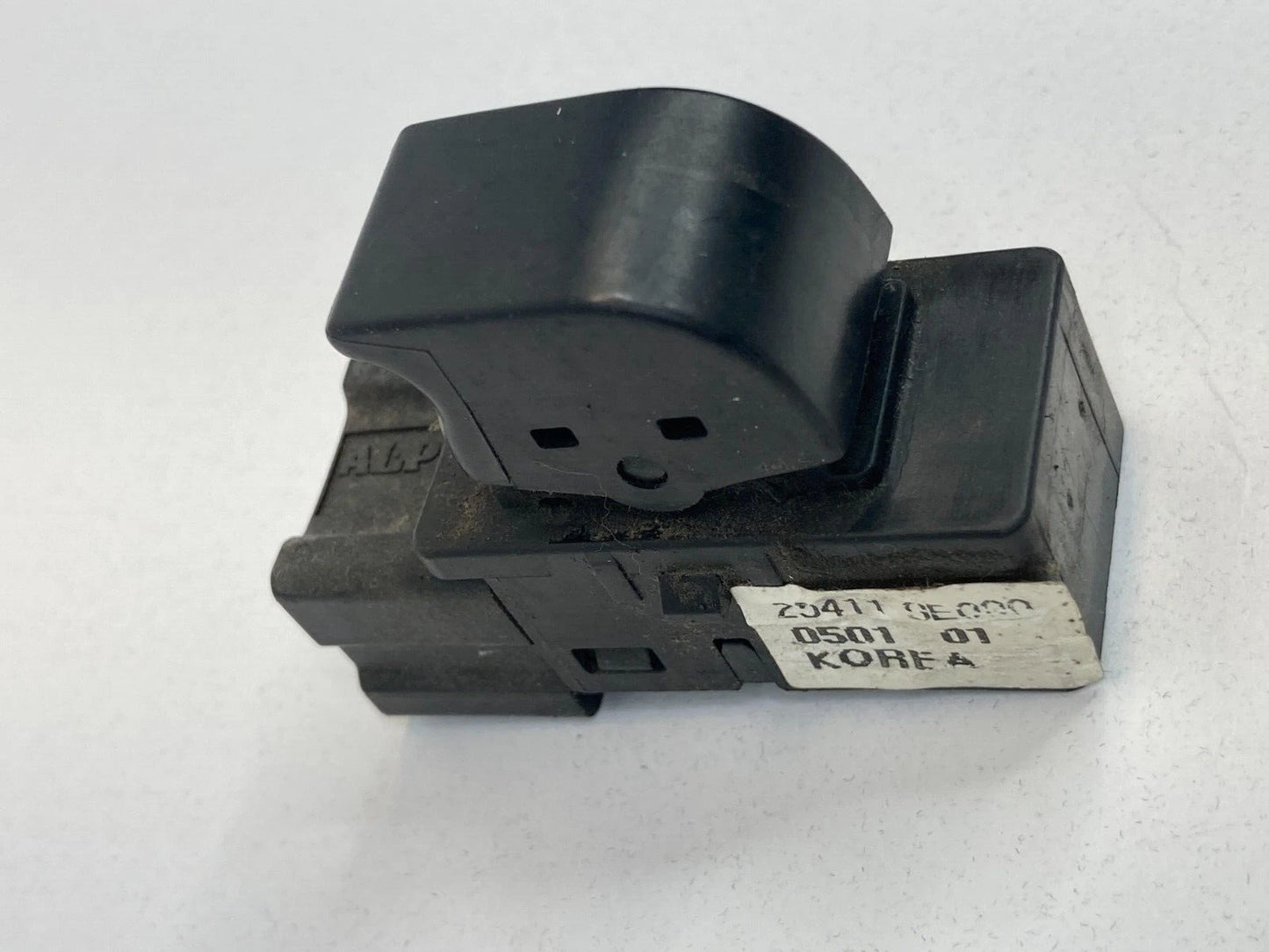 1998-2001 NISSAN ALTIMA REAR LEFT BACK DOOR WINDOW BUTTON SWITCH 25411-9E000 OEM