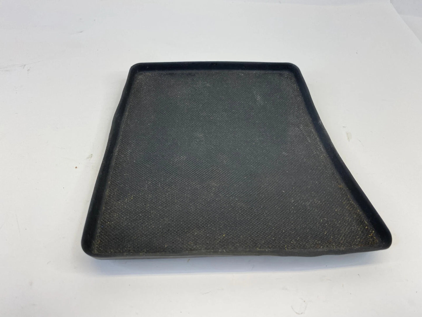2003-2006 KIA SORENTO CENTER CONSOLE STORAGE COMPARTMENT RUBBER LINER MAT OEM