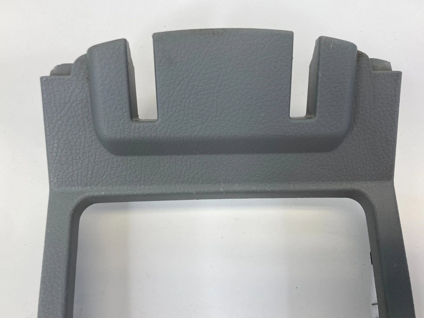 09 KIA BORREGO FRONT CENTER CONSOLE ARMREST SURROUNDING BEZEL COVER MOLDING OEM