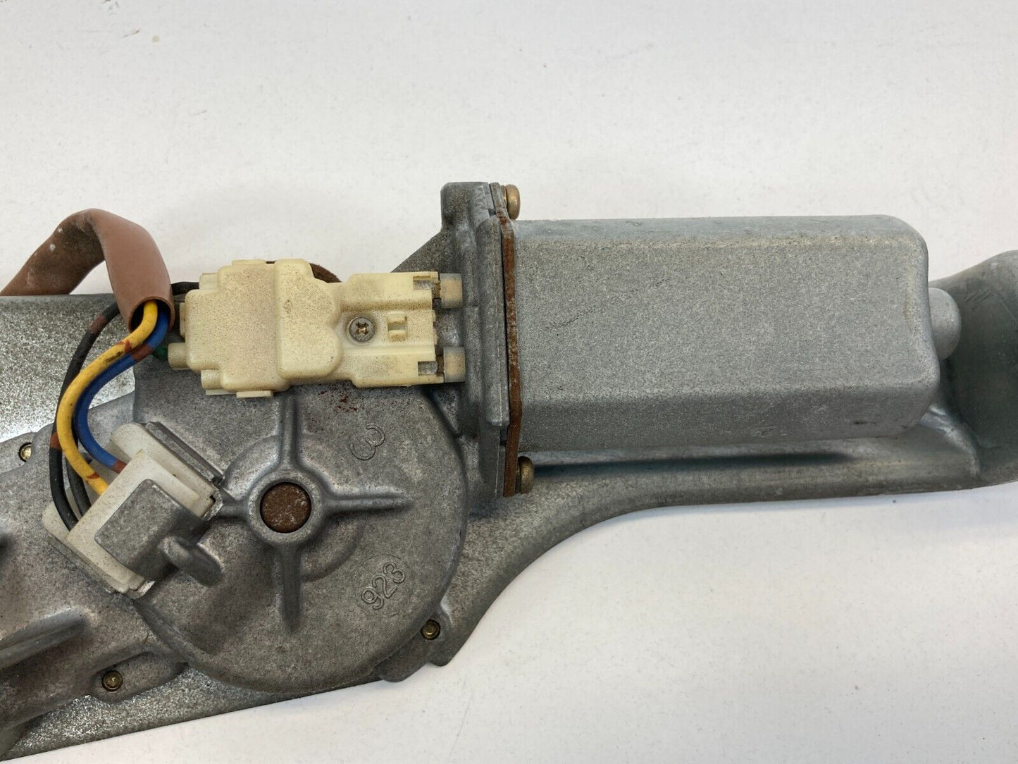 2000-2004 Subaru Outback Legacy Wagon Rear Windshield Wiper Motor 34650-821 OEM