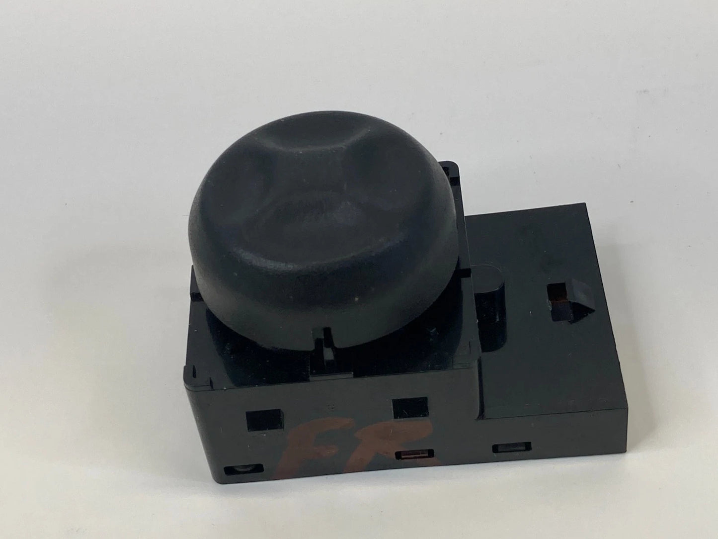 2007-2009 GMC YUKON FRONT RIGHT SEAT POWER LUMBAR CONTROL SWITCH 15785408 OEM
