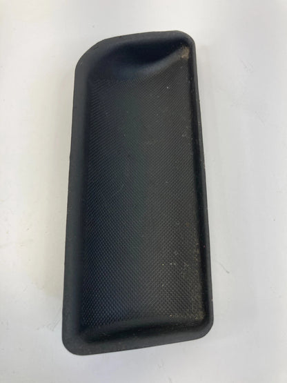 06-13 CHEVROLET IMPALA REAR RIGHT DOOR PANEL SCREW COVER CAP MAT TRIM 10352912