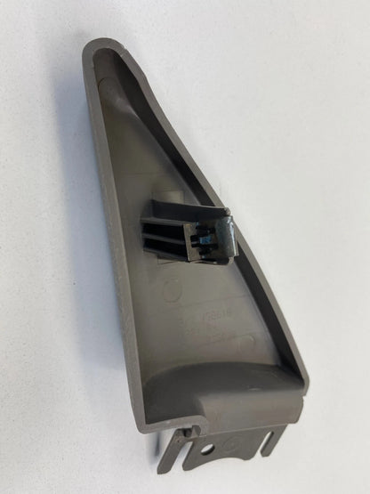 01-06 CHRYSLER SEBRING STRATUS FRONT RIGHT SIDE INNER CORNER MIRROR COVER VG8618