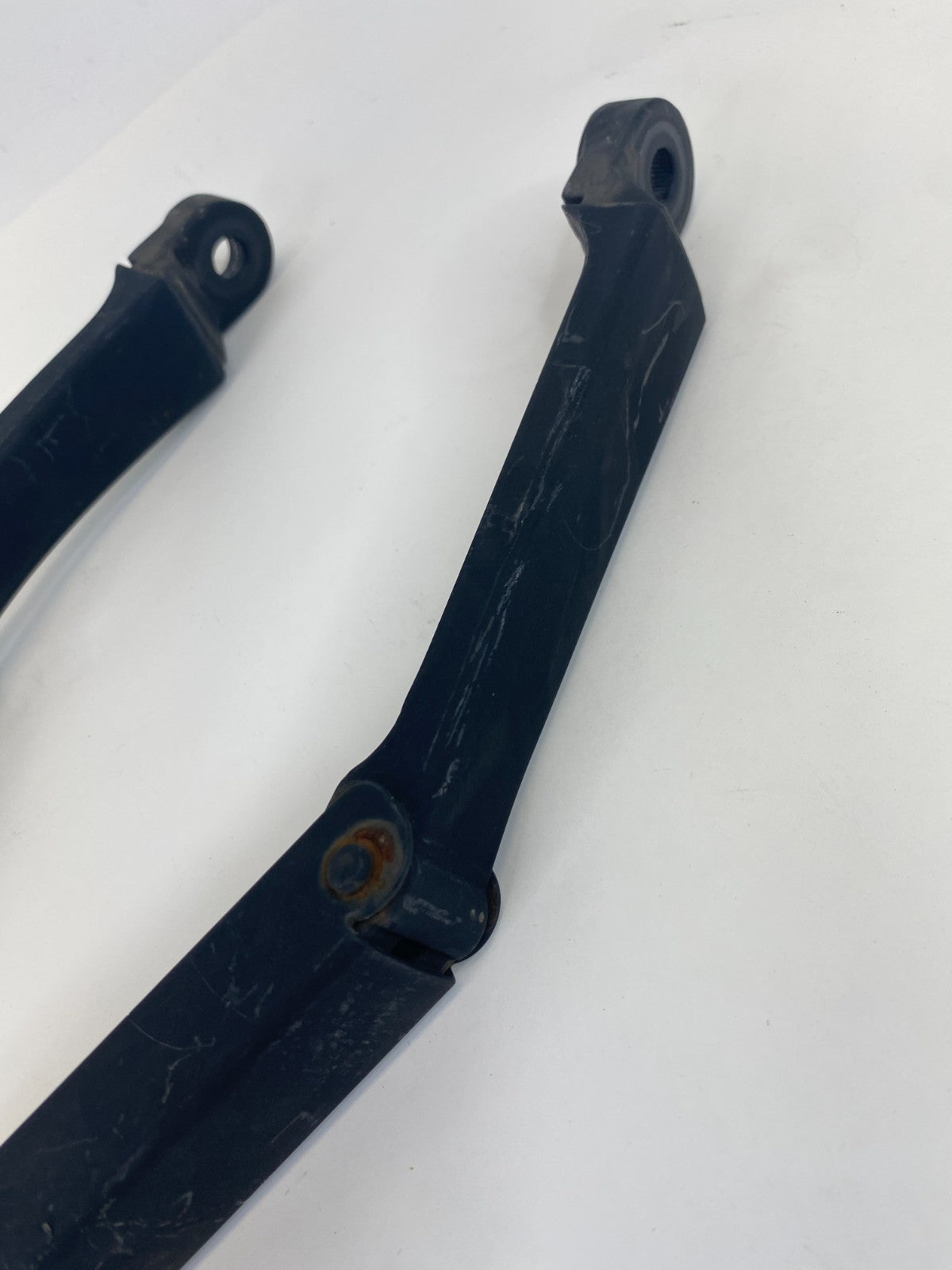 05 06 07 08 09 10 Kia Sportage Windshield Front Left & Right Wiper Arm OEM