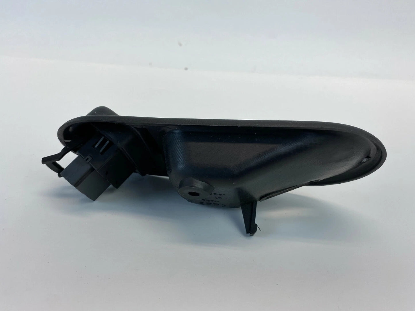 03 04 LAND ROVER DISCOVERY REAR LEFT SIDE INNER DOOR HANDLE BEZEL W/ SWITCH