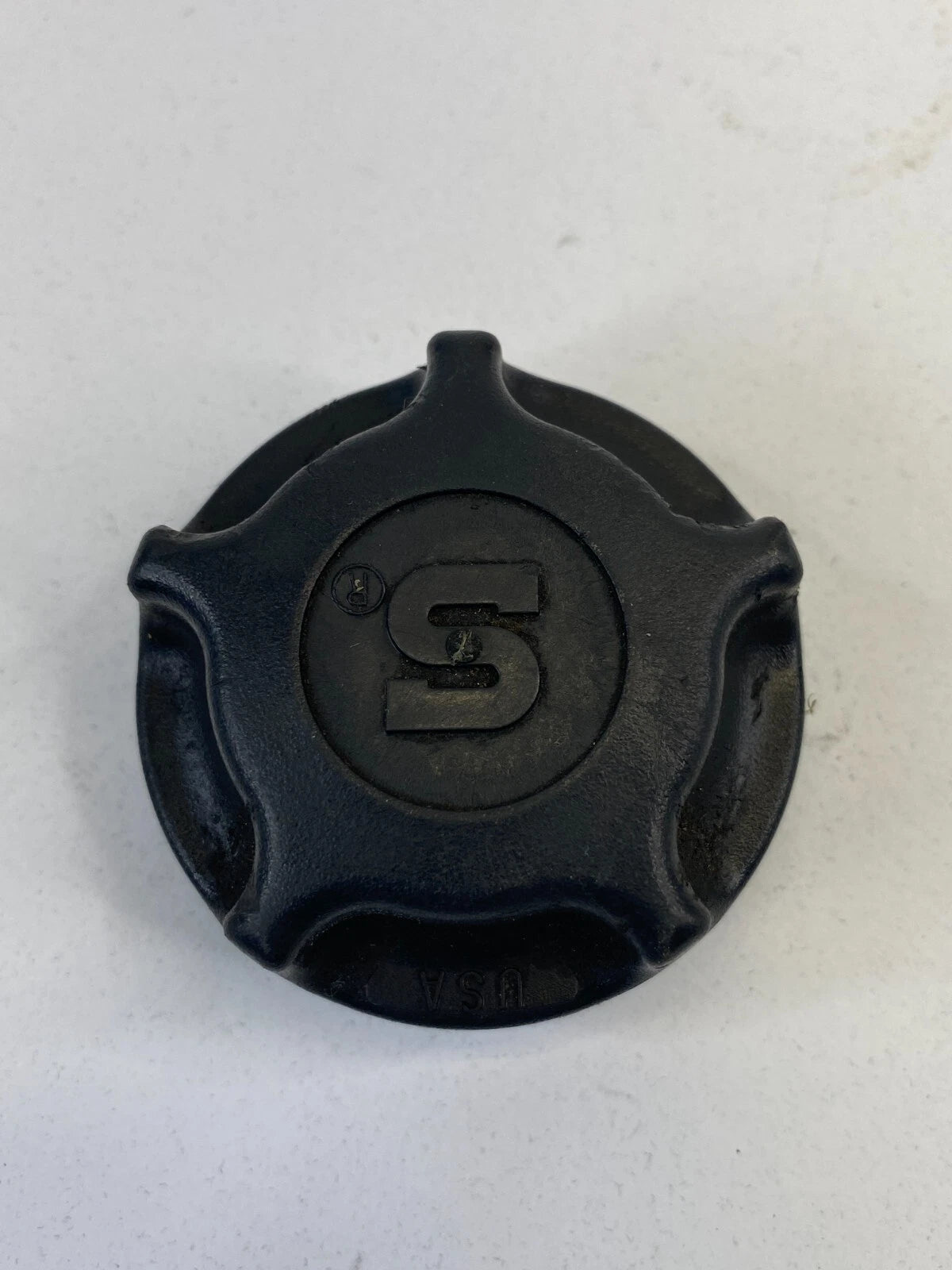 2009-2013 TOYOTA MATRIX HATCHBACK 2.4L ENGINE OIL FILLER FLUID TANK CAP COVER