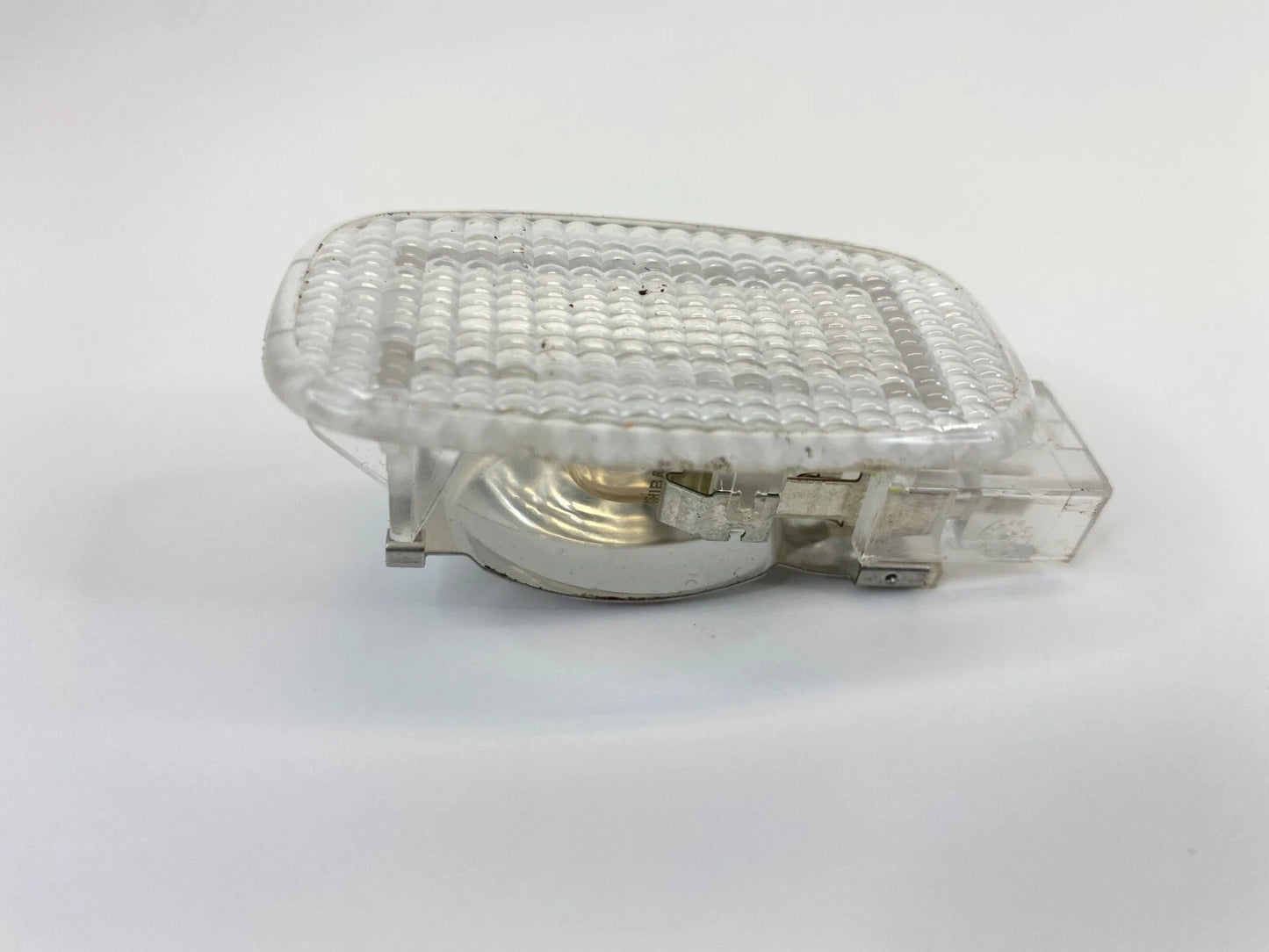 03-06 MERCEDES-BENZ E500 REAR TRUNK LUGGAGE COURTESY LIGHT LAMP A211-820-16-01