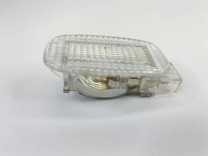 03-06 MERCEDES-BENZ E500 REAR TRUNK LUGGAGE COURTESY LIGHT LAMP A211-820-16-01