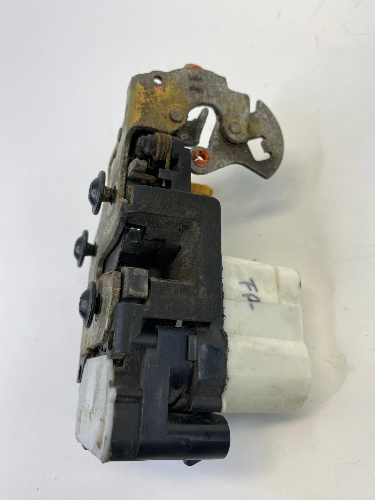 2004-2006 CHEVROLET AVALANCHE FRONT RIGHT SIDE DOOR LOCK LATCH ACTUATOR ASSEMBLY