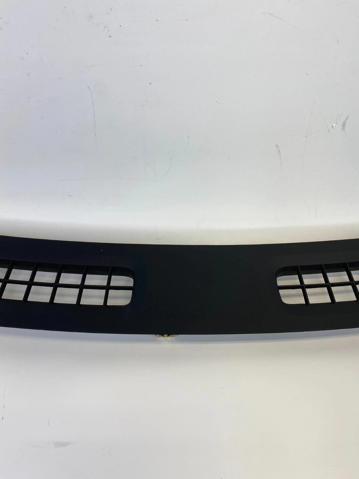2010-2012 CADILLAC SRX CENTER UPPER DASH DEFROSTER GRILLE TRIM PANEL 20870533