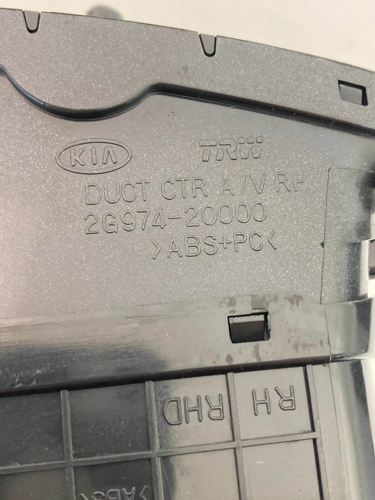 06-08 KIA OPTIMA FRONT CENTER DASH RIGHT RH AC AIR VENT HEATER DUCT 2G974-20000