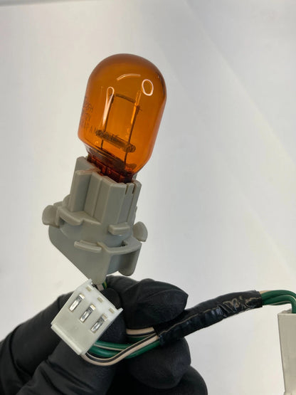 2007-2009 TOYOTA CAMRY FRONT TURN SIGNAL LIGHT BULB SOCKET RETAINER HARNESS OEM