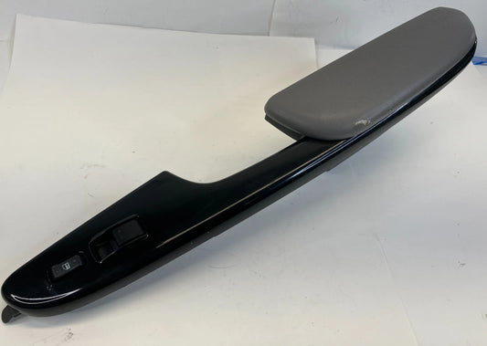 04-10 TOYOTA SIENNA FRONT RIGHT WINDOW SWITCH W/ ARMREST BEZEL 74231AE020 OEM