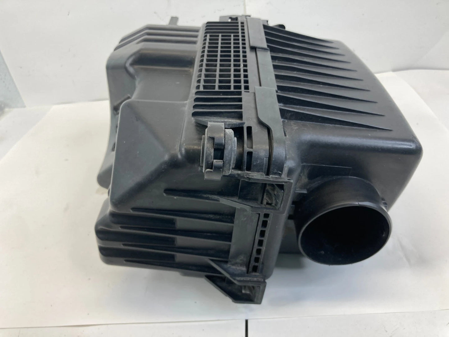 2016 2017 Kia Rio 1.6L Air Intake Cleaner Box Filter Housing Assy 28110-1W170