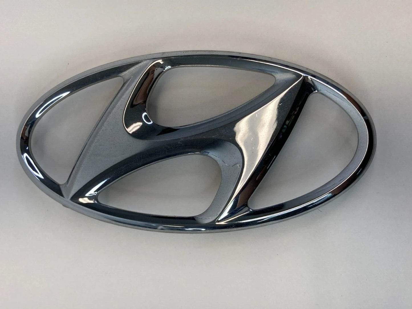 2007-2010 HYUNDAI ELANTRA REAR TRUNK DECK LID LOGO EMBLEM BADGE OEM