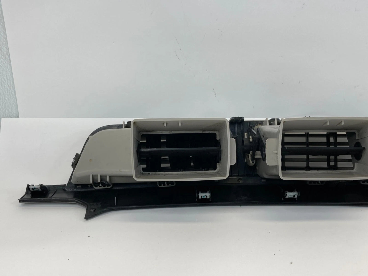 2009-2014 VOLKSWAGEN ROUTAN CENTER DASH A/C AIR VENT GRILLE TRIM MOLDING PANEL