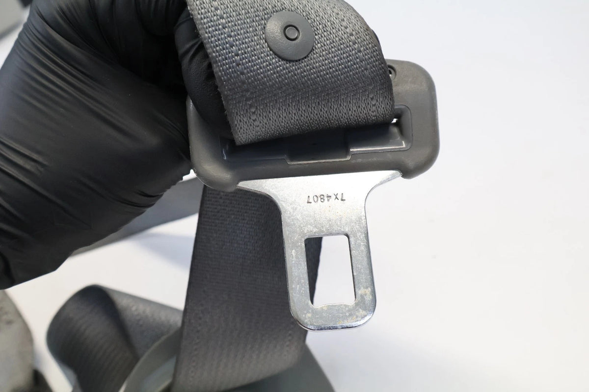 2011-2014 TOYOTA SIENNA REAR LEFT DRIVER 2ND ROW SEAT BELT RETRACTOR 2431596 OEM