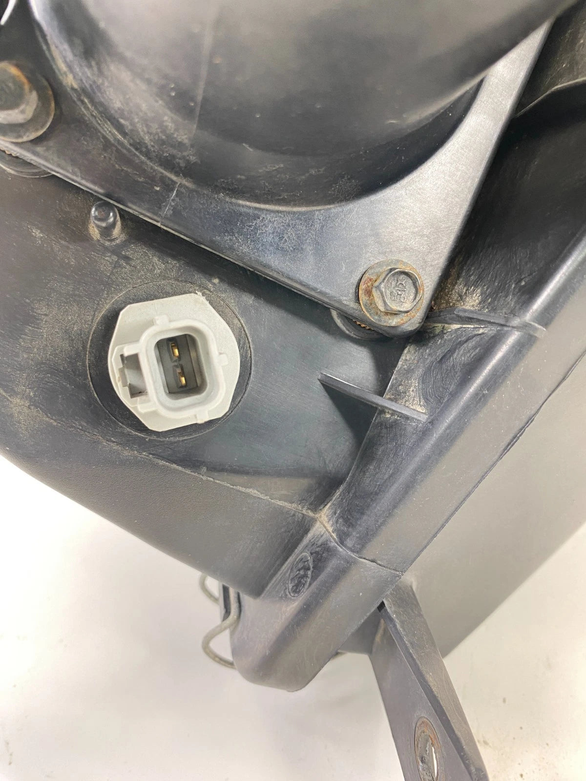 2000 2001 2002 LINCOLN TOWN CAR AIR INTAKE CLEANER BOX HOUSING FILTER OEM