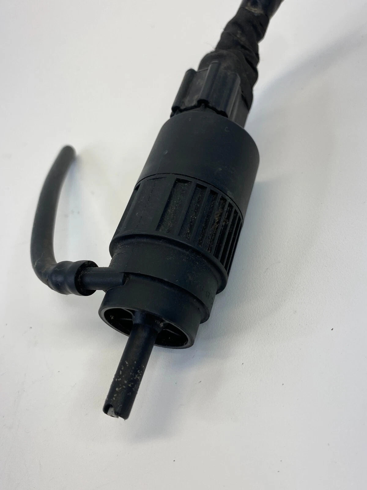 2012-2015 CHEVROLET CAPTIVA SPORT WINDSHIELD WASHER RESERVOIR PUMP MOTOR OEM