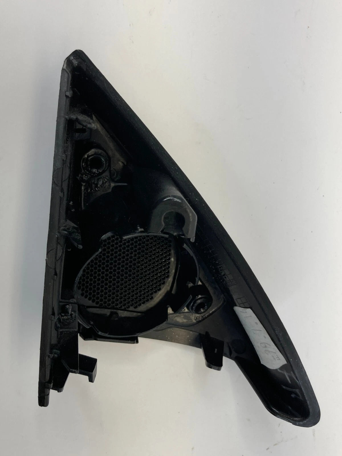 2011-2017 BUICK REGAL FRONT RIGHT SIDE INNER DOOR CORNER COVER TRIM 13221965 OEM