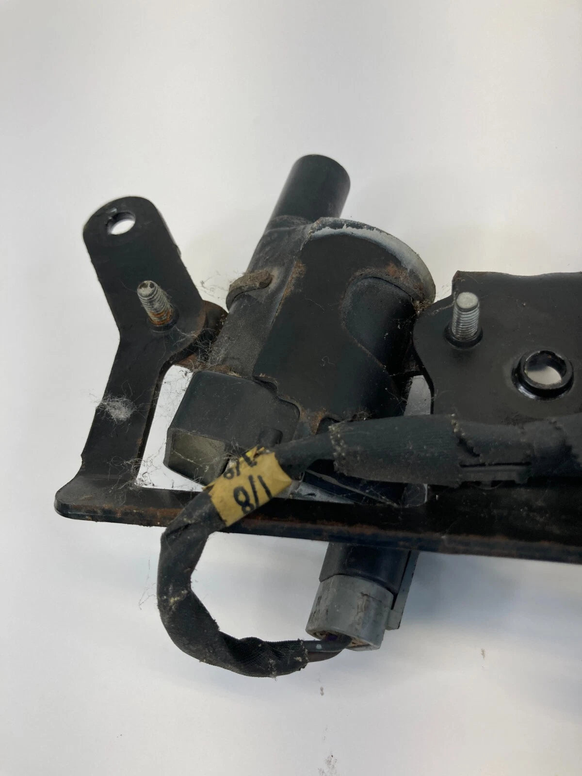 00-06 CHEVY TAHOE GMC YUKON RIGHT ENGINE IGNITION COIL IGNITER PACK BRACKET SET