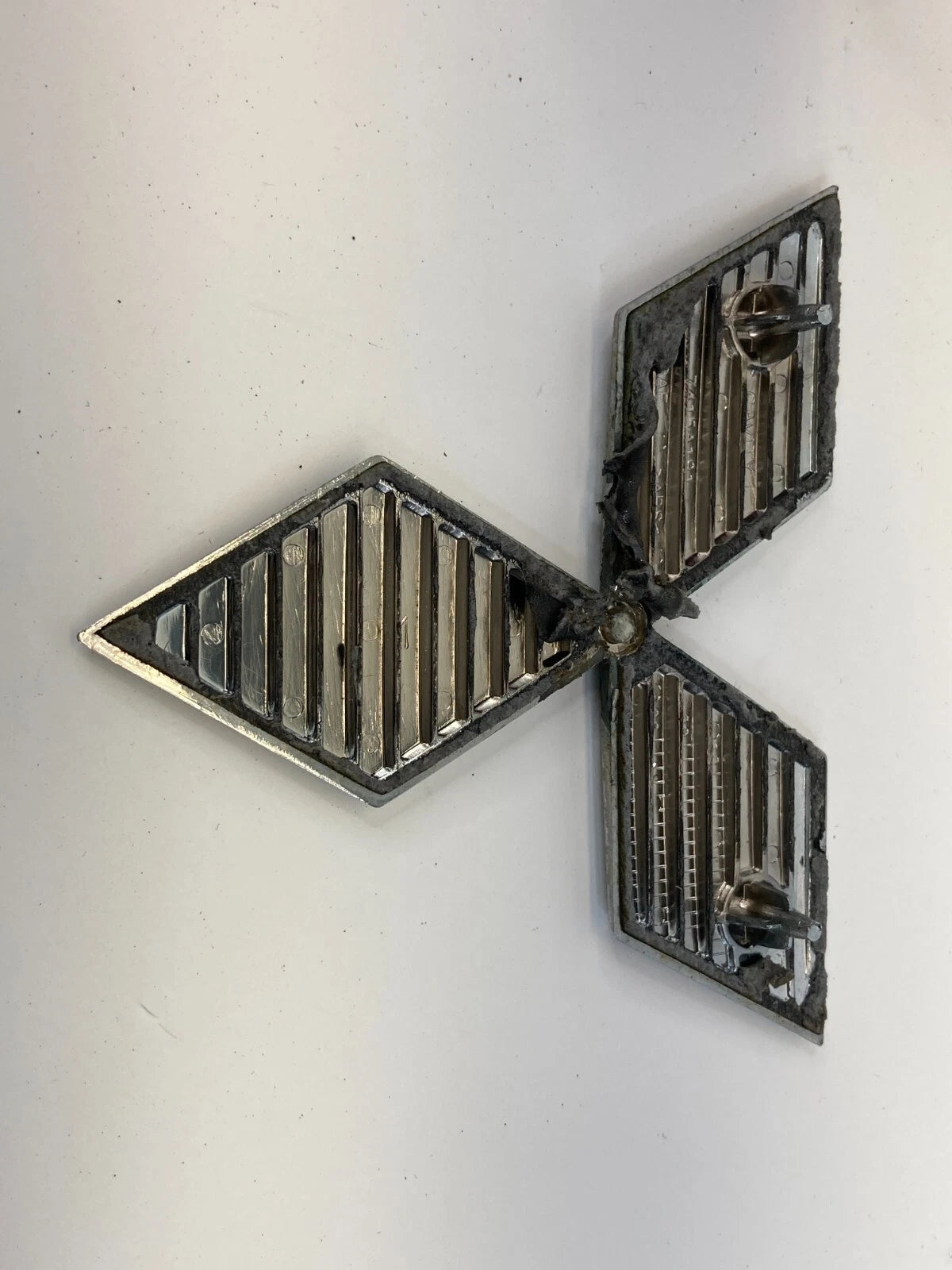07-12 MITSUBISHI GALANT SEDAN REAR TRUNK LID EMBLEM BADGE LOGO SYMBOL 7415A191