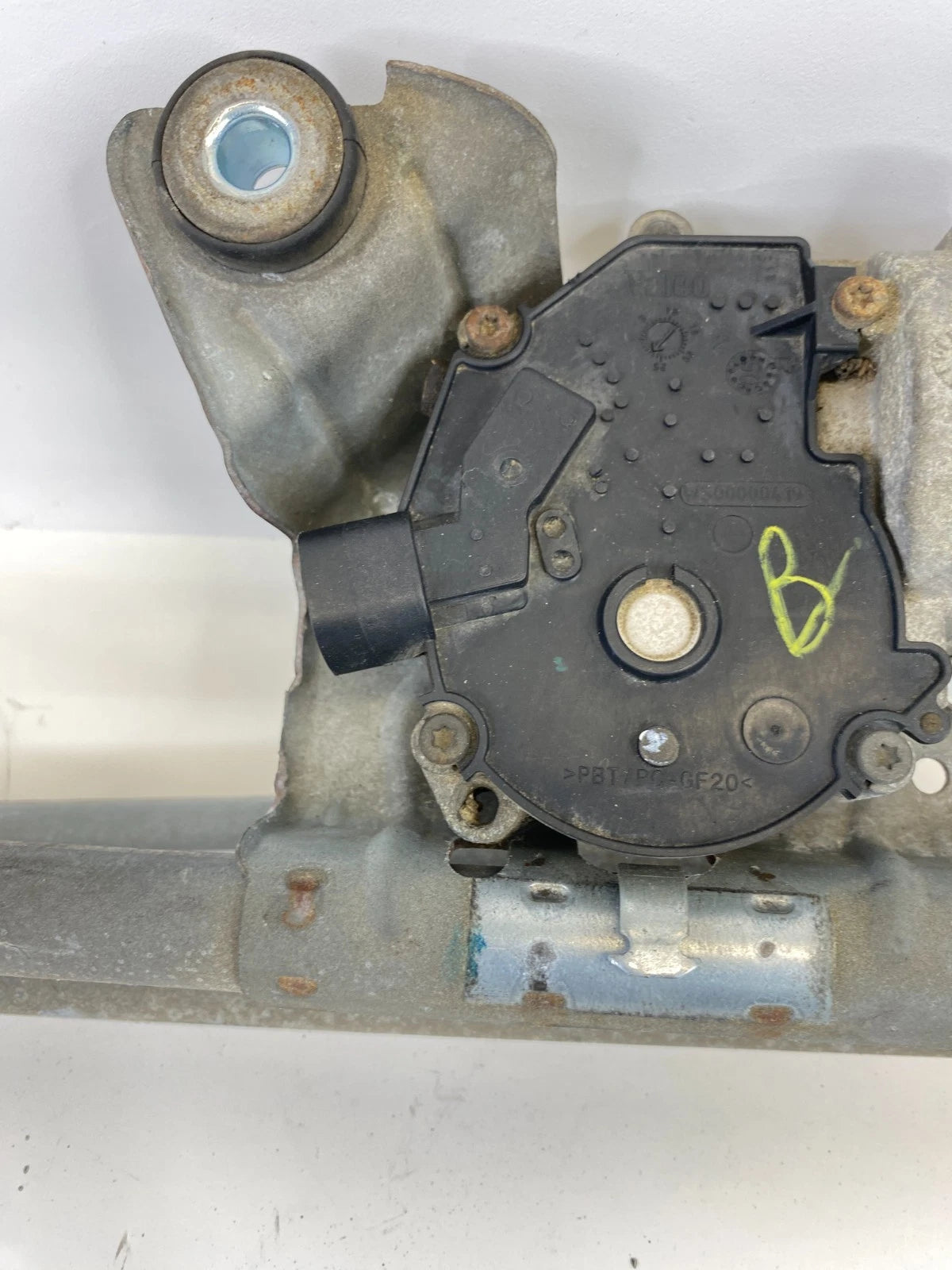 2007-2014 GMC YUKON FRONT WINDSHIELD WIPER MOTOR W/ LINKAGE 15846942 OEM