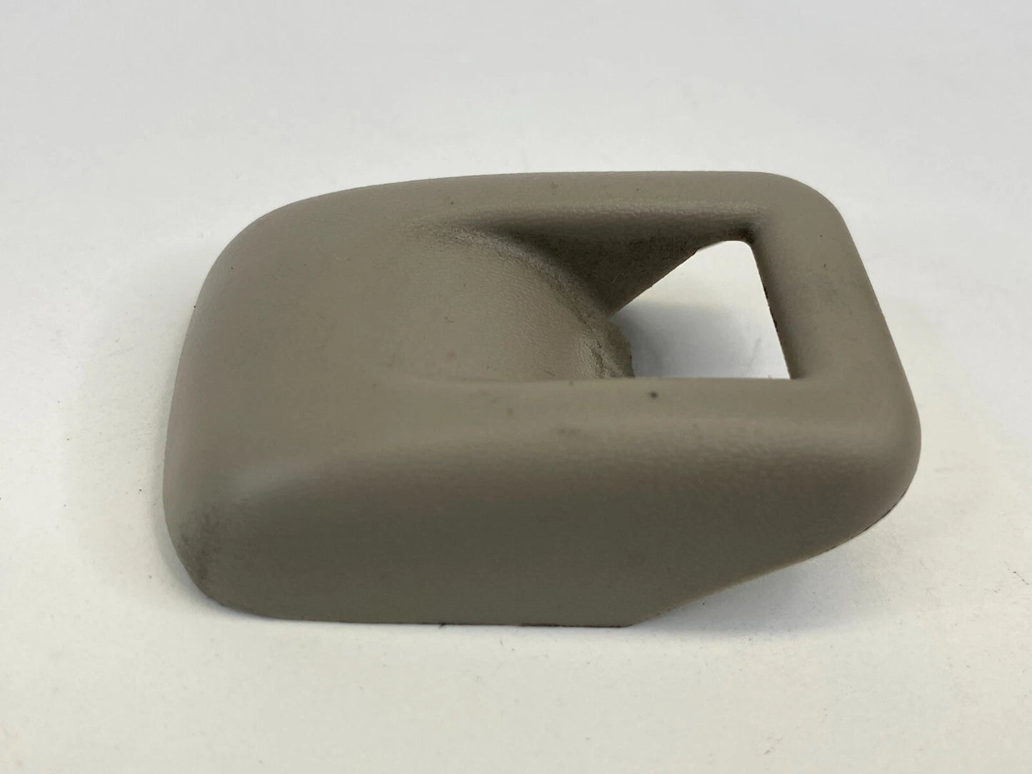 1998 1999 20002 2001 2002 TOYOTA COROLLA REAR SEAT CHILD ANCHOR CLIP TRIM COVER