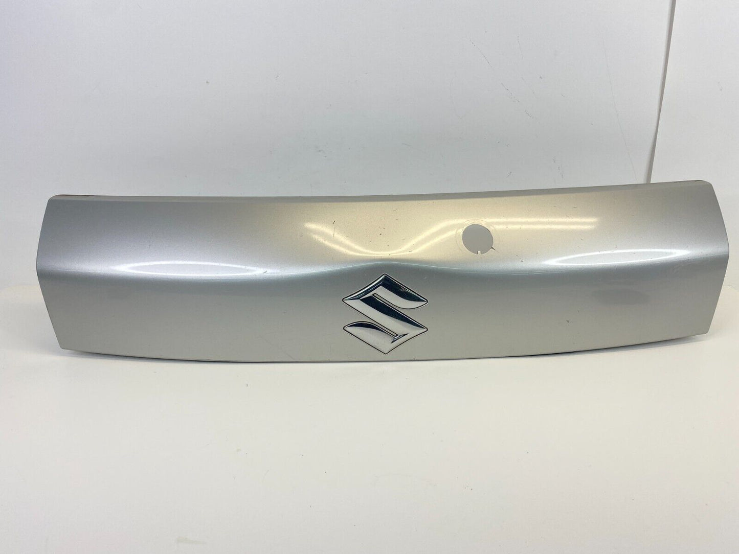 2007-2009 Suzuki XL-7 Rear Liftgate License Molding w/ Handle & Lamp 1494-5000