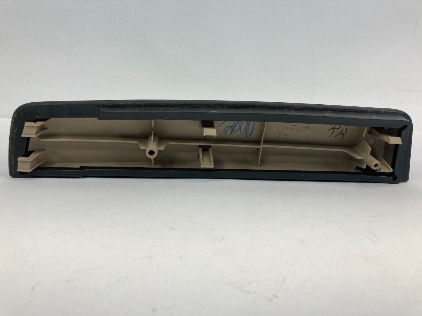 2006 06 Pontiac Torrent SUV 4-DR Rear Left Door Panel Armrest Arm Rest Assembly