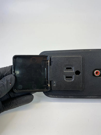 09 10 CHEVROLET TRAVERSE REAR CONSOLE AUDIO VIDEO IMPUT PLUG POWER POWER PORT