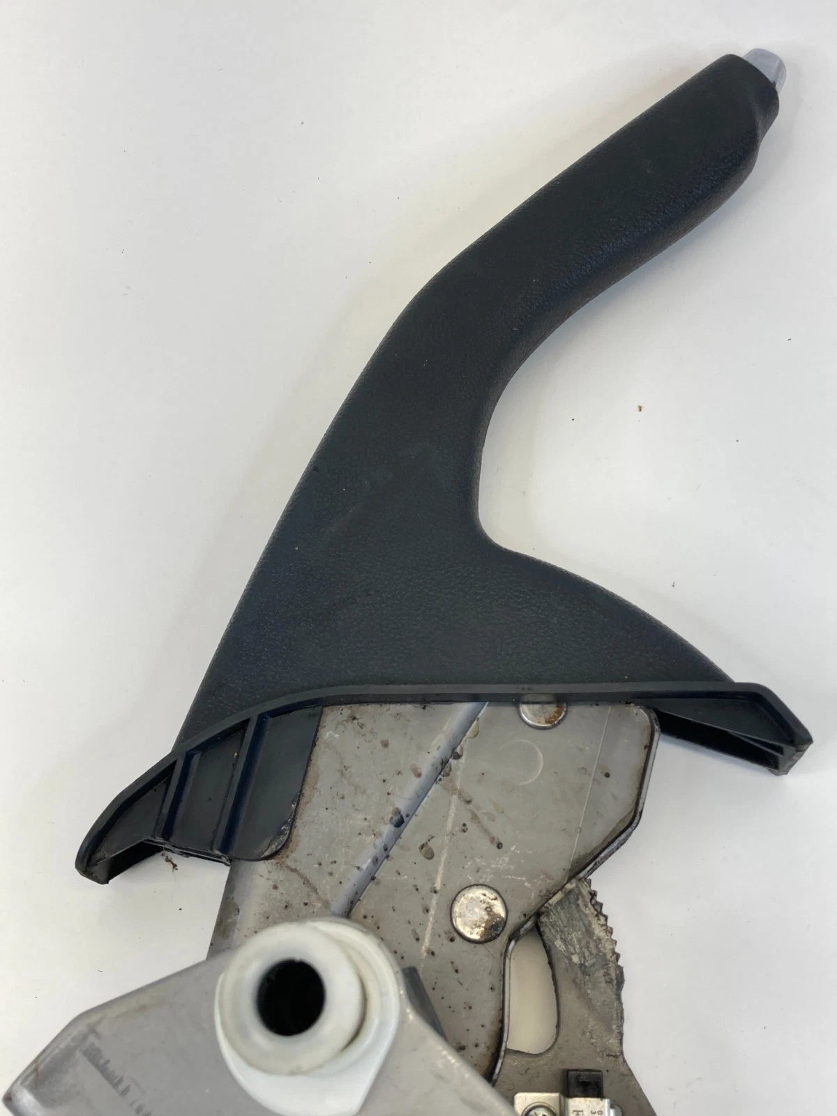 2009-2011 HYUNDAI ACCENT EMERGENCY PARKING BRAKE HANDLE LEVER ASSEMBLY OEM