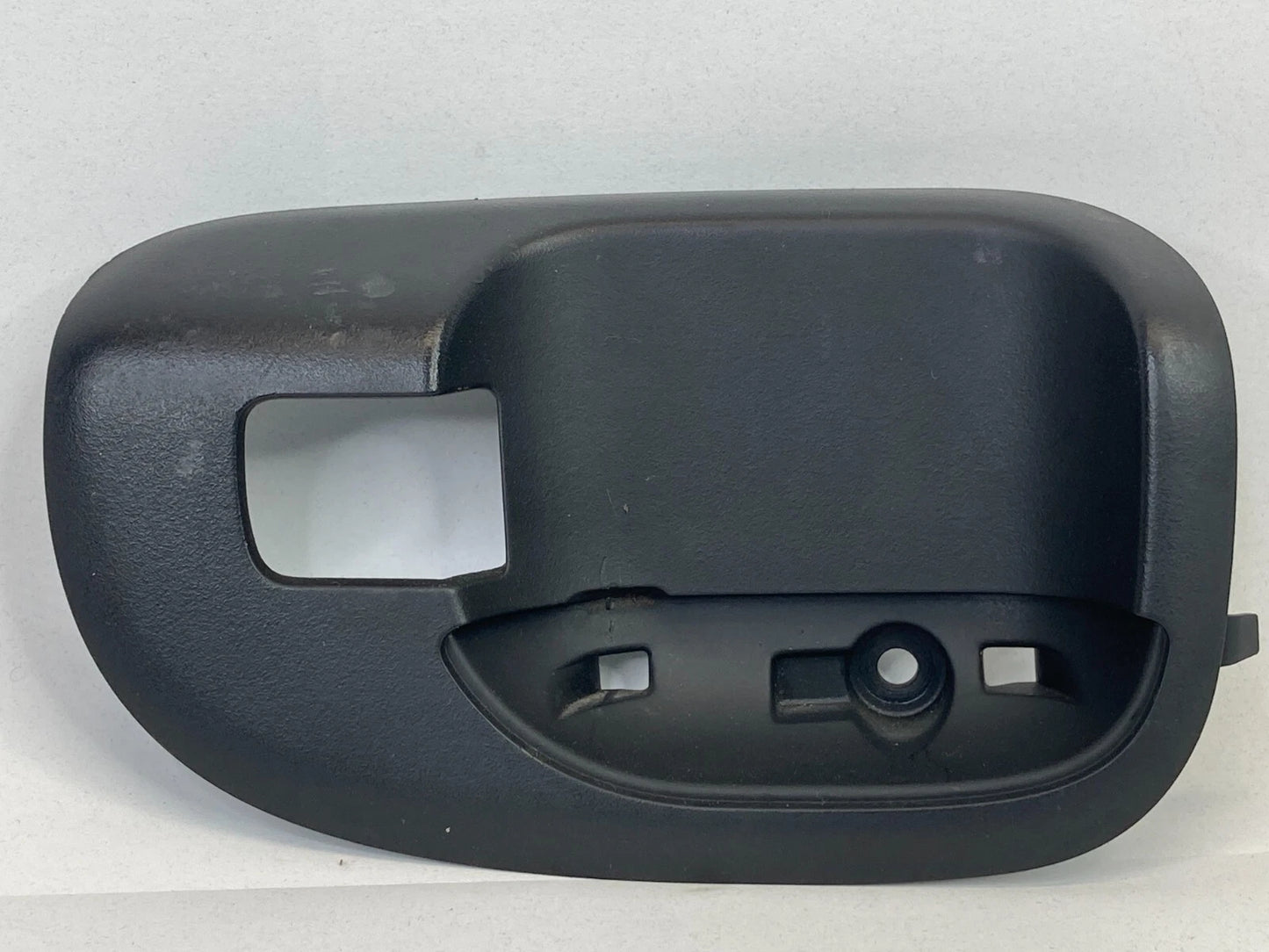 10-12 DODGE CALIBER REAR LEFT INTERIOR DOOR HANDLE BEZEL COVER TRIM INS33TRMA