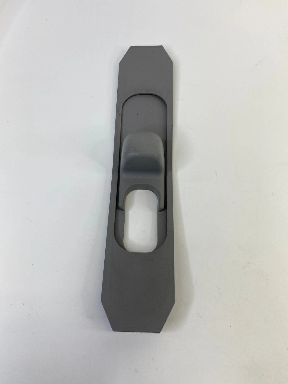 2004 2005 04 05 TOYOTA RAV4 FRONT RIGHT PASSENGER SEAT BELT ADJUSTER COVER TRIM
