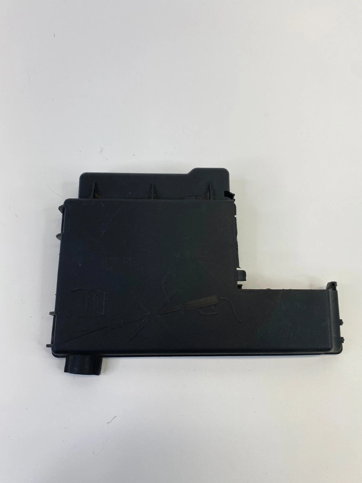11-15 CHEVY CRUZE POSITIVE BATTERY TERMINAL FUSE BOX COVER PANEL TRIM 401154265