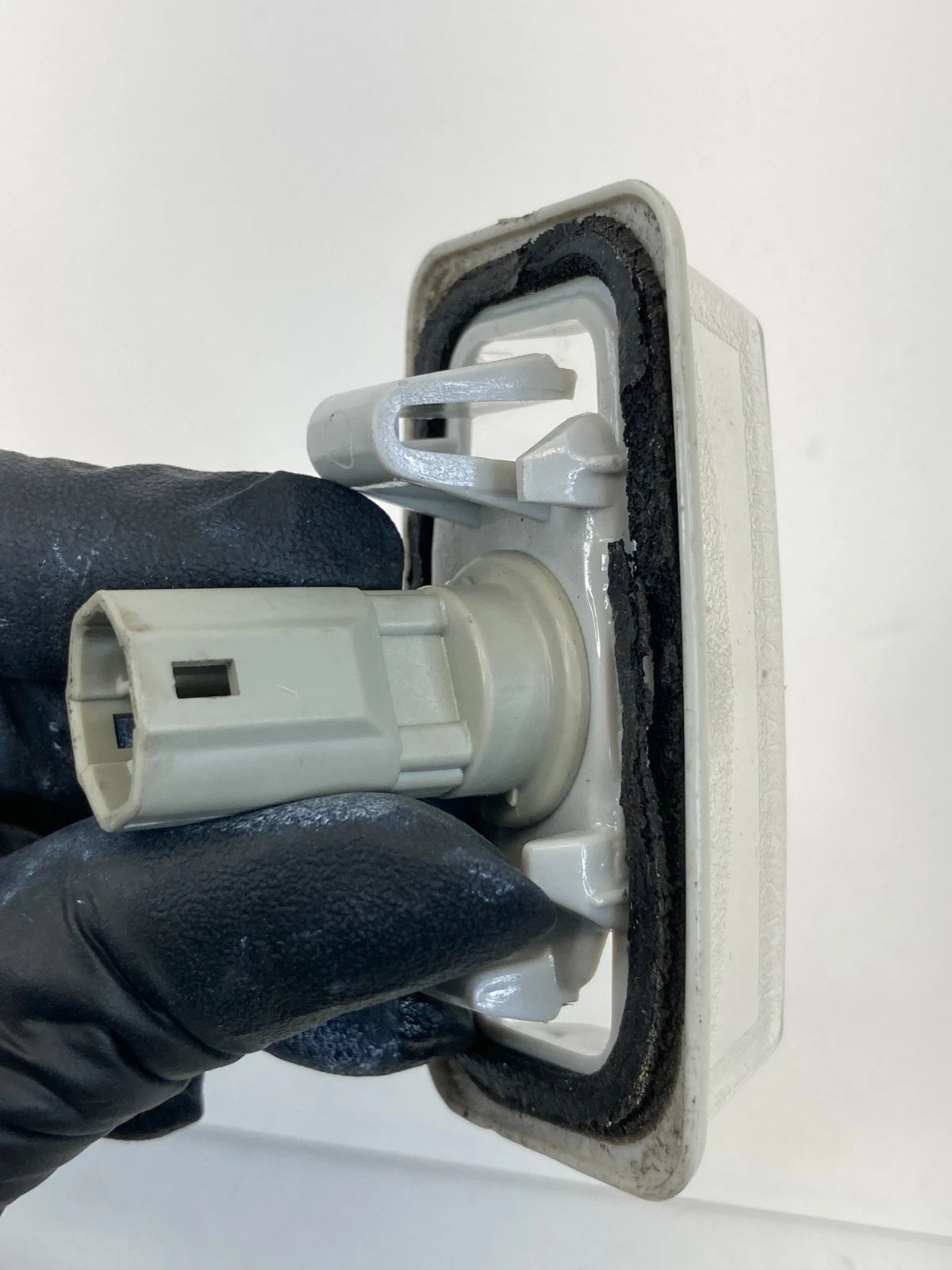 2003-2008 TOYOTA COROLLA 00-04 AVALON REAR TRUNK LICENSE PLATE LIGHT LAMP OEM