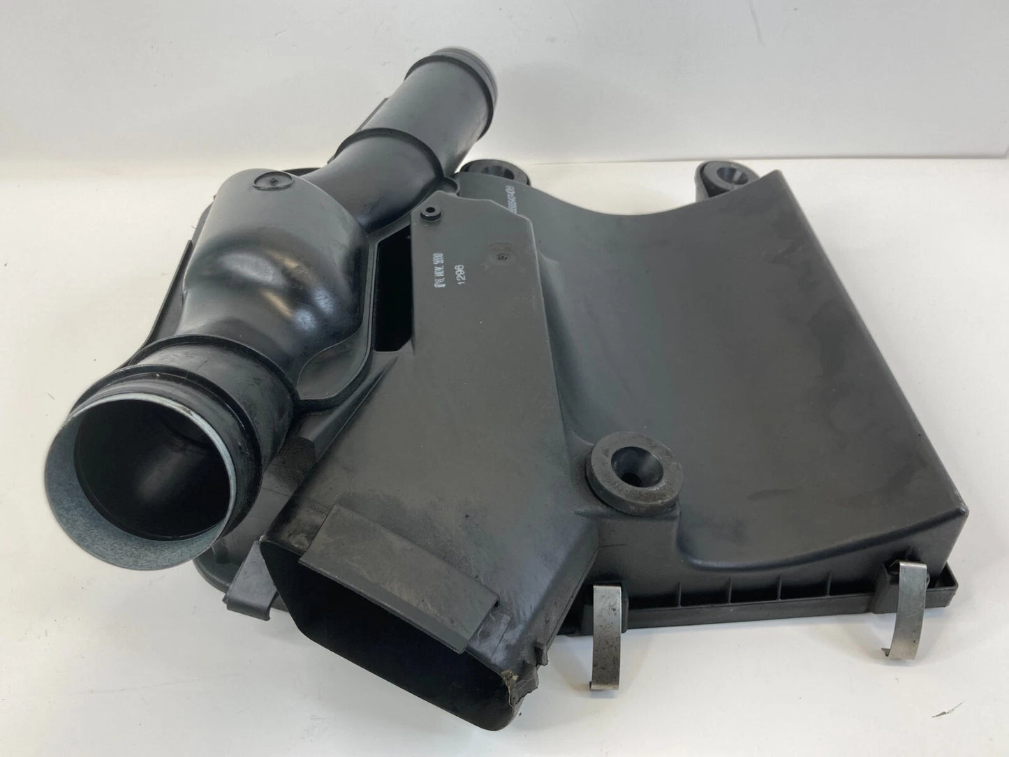 2009-2010 BMW 535I XDRIVE AIR CLEANER FILTER BOX INTAKE LOWER 13717556547 OEM